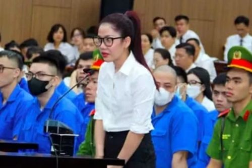 Tượng mèo bằng vàng nặng 5,8 kg ở nhà bạn gái Mr Pips có thể mang ý nghĩa gì?