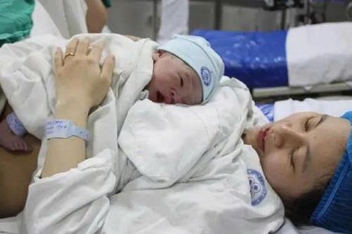 Hà Nội đề xuất hỗ trợ 4 triệu đồng cho phụ nữ sinh đủ 2 con trước 35 tuổi