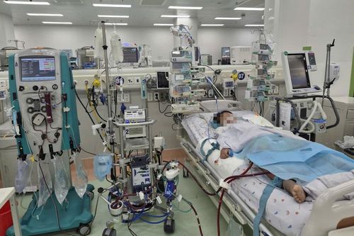 Bé trai 7 tuổi nguy kịch do cúm A, phải chạy ECMO gần 12 ngày