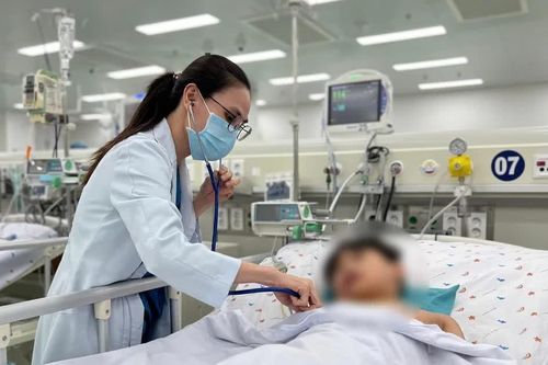 Cứu sống bé trai 7 tuổi bị cúm A gây viêm cơ tim tối cấp