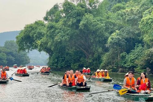 Đại biểu quốc tế ấn tượng với cảnh quan, lịch sử và văn hóa của Ninh Bình