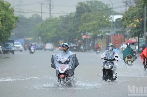 Đêm nay và ngày mai, từ Quảng Trị đến Đà Nẵng tiếp tục có mưa lớn, cục bộ có nơi trên 200mm