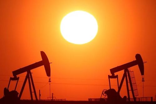 Giá xăng dầu hôm nay (28-10): Giá dầu giảm gần 2 USD khi đàm phán tại Trung Đông xoa dịu lo ngại nguồn cung
