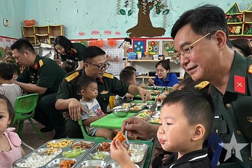 Ngày thứ năm chia sẻ yêu thương