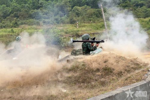 Trung đoàn Bộ binh 244 kiểm tra bắn đạn thật