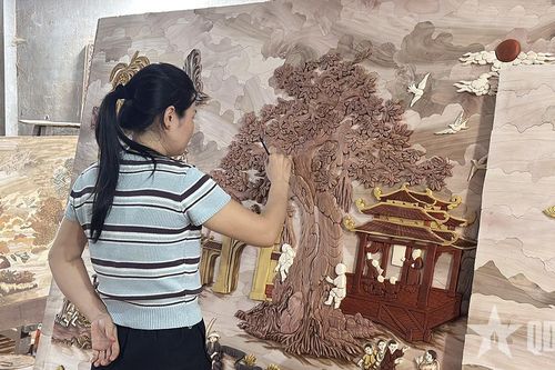Nối nghề tranh ghép gỗ nơi làng Khúc Toại