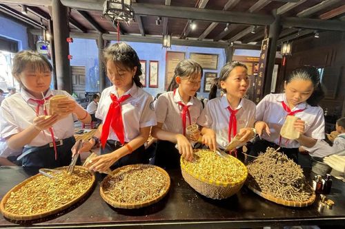 Từ những lớp học di sản…