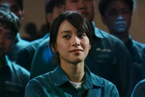 Hoa hậu Việt Nam 2018 Tiểu Vy khoe vẻ đẹp 'nàng thơ', hé lộ mối quan hệ rắc rối trong dự án mới