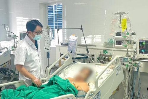 Tự truyền trắng tại nhà, phụ nữ 51 tuổi suy đa tạng, phải thở máy