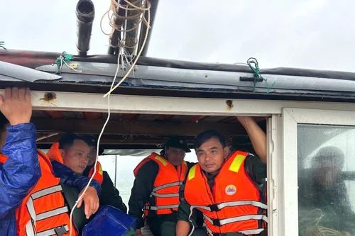 Nỗ lực tìm kiếm ngư dân mất tích trên vùng biển Hà Tĩnh