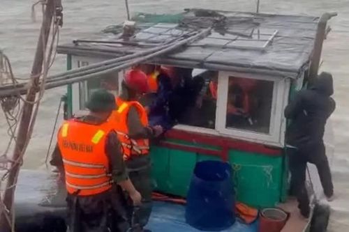 Vụ tàu cá Hà Tĩnh chìm trên biển: Tìm thấy thi thể 1 ngư dân