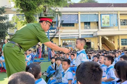 Dạy trẻ sử dụng thiết bị điện tử có kết nối Internet đúng cách
