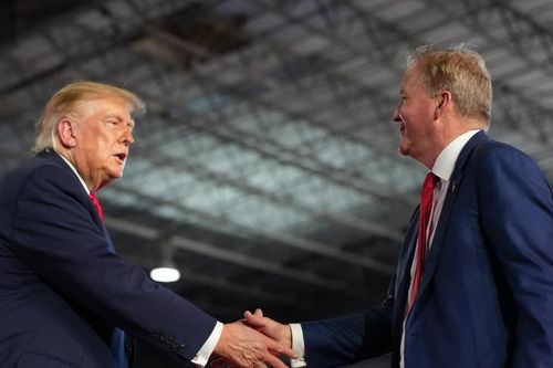 Texas nguy cơ tuột khỏi tầm tay, Tổng thống Trump hợp sức với tỷ phú Elon Musk