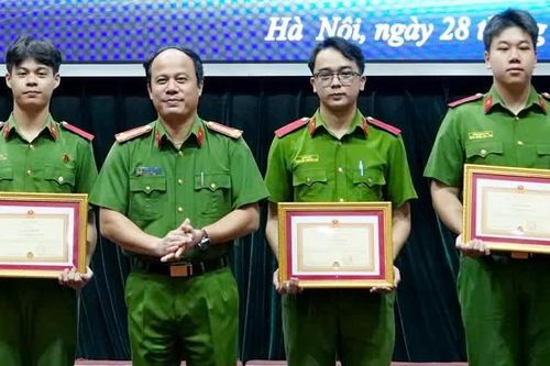 Gần 5.000 học viên cảnh sát thi ứng dụng AI trong học tập và nghiên cứu khoa học