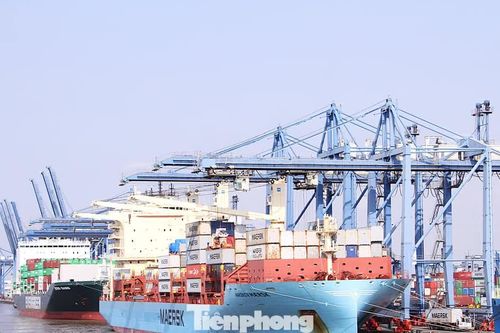 Giảm giá điện, thuế xăng dầu: Doanh nghiệp, sản xuất 'xả áp lực'