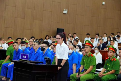 Người tình Mr Pips giữ tài sản nghìn tỷ nhưng 'cha mẹ ở quê vẫn làm ruộng mưu sinh'