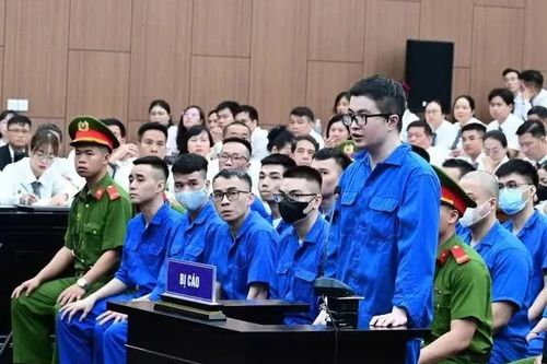 TIN NHANH: Mr Pips và Mr Hunter khai gì tại tòa?
