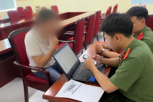 Phát hiện thanh niên bình luận trên trang Facebook của đối tượng phản động