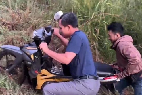Thiếu tá quân đội kể chuyện giúp đỡ đôi vợ chồng gặp tai nạn trên đường