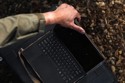 Mỹ tuyên bố làm laptop 'nồi đồng cối đá' với 90% linh kiện sản xuất trong nước