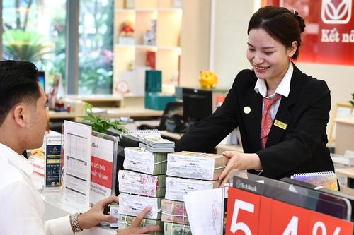 Tài khoản thanh toán của doanh nghiệp đang phải 'cõng' những loại phí nào?