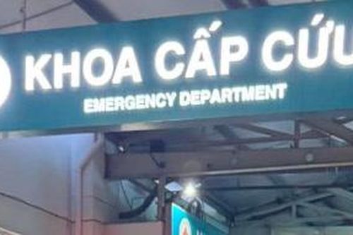 Người bệnh từ Đồng Tháp lên TPHCM cấp cứu lúc nửa đêm do mắc miếng thịt gà