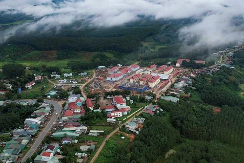 Những ngôi trường nghìn tỷ ở vùng biên 'chạy đua' về đích