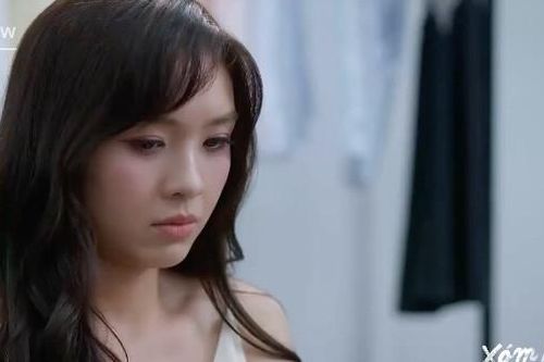 'Xóm nhỏ' tập 6: Trâm sốc vì hình ảnh cô mặc đồ ngủ kiệm vải tràn lan trên mạng