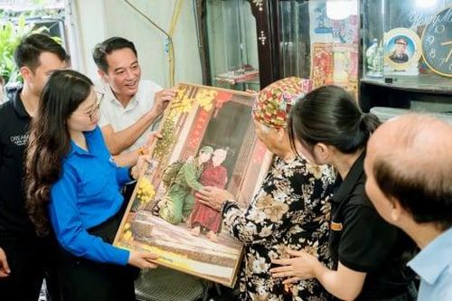 Hải Phòng phục dựng, trao tặng 200 di ảnh chân dung liệt sĩ