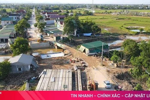 Phân luồng giao thông quốc lộ 15 phục vụ thi công cầu Chợ Giấy