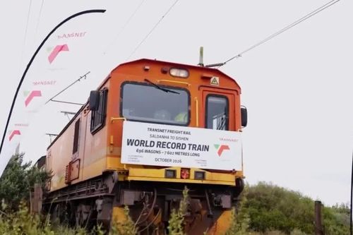 Nam Phi chạy thử đoàn tàu hàng dài kỷ lục 7,6km với 696 toa