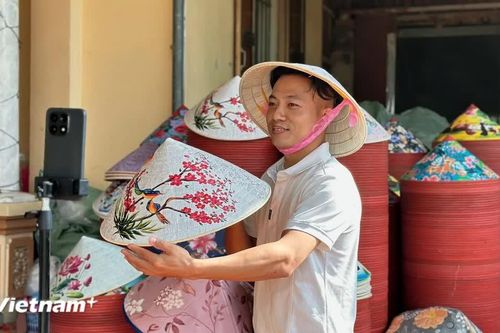 Nón lá Đào Khê lên TikTok Shop, đưa nghề truyền thống đi xa