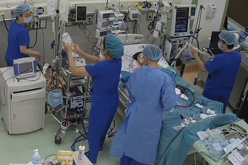 Chạy ECMO gần 12 ngày cứu sống bệnh nhi nguy kịch vì cúm A