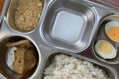 An toàn thực phẩm trường học: Nhiều lỗ hổng từ nguồn gốc thực phẩm đến hạ tầng xuống cấp