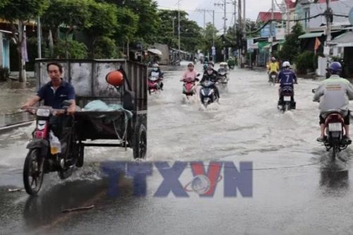 Người dân TP. HCM chật vật giữa đỉnh triều cường lên cao