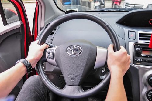 Ô tô chạy nhanh bị rung vô-lăng, xử lý thế nào?