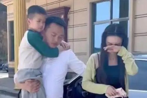 Người phụ nữ đưa con đến tìm chồng cũ xin tái hợp, hành động của anh khiến cô sững sờ