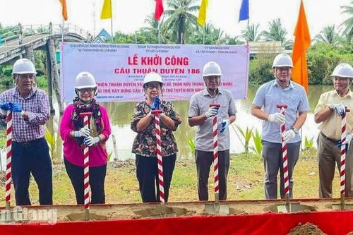 Tân Thạnh khởi công xây cầu trị giá 450 triệu đồng