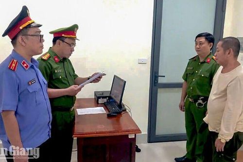 Khởi tố đối tượng mua bán trái phép hóa đơn, thu lợi hơn 100 triệu đồng