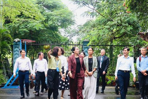 Phó Chủ tịch UBND thành phố Nguyễn Thị Anh Thi khảo sát tại Trường Quốc tế Hội An