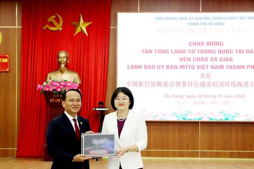 Phó Bí thư Thành ủy, Chủ tịch Ủy ban MTTQ Việt Nam thành phố Đà Nẵng Nguyễn Đình Vĩnh tiếp tân Tổng Lãnh sự Trung Quốc tại Đà Nẵng