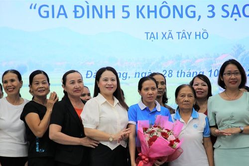 Ra mắt mô hình 'Gia đình 5 không, 3 sạch, 3 an' tại xã Tây Hồ