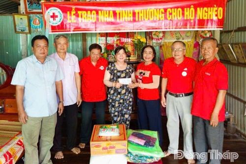 Xã Tân Long: Trao tặng 2 căn nhà tình thương cho hộ nghèo