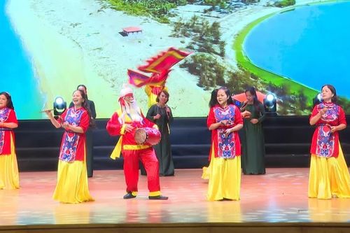 Liên hoan Tiếng hát dân ca người cao tuổi khu vực V