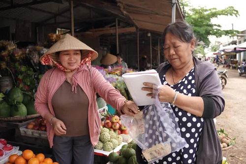 Những tấm lòng của các tiểu thương chợ Thắng Lợi