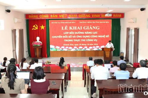 Bồi dưỡng năng lực chuyển đổi số và ứng dụng công nghệ số cho cán bộ, công chức
