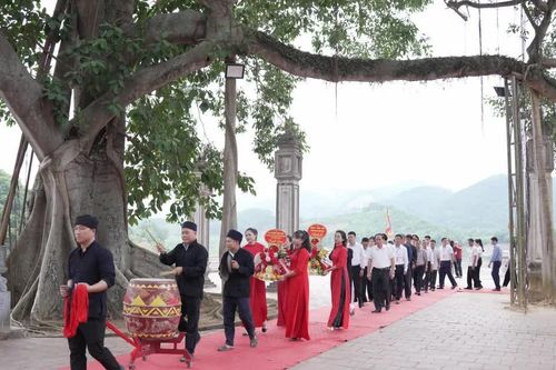 Xã Châu Quế tổ chức dâng hương tưởng nhớ danh tướng Hà Khắc Chương
