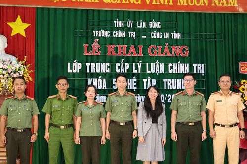 Lâm Đồng khai giảng lớp Trung cấp Lý luận chính trị cho cán bộ công an