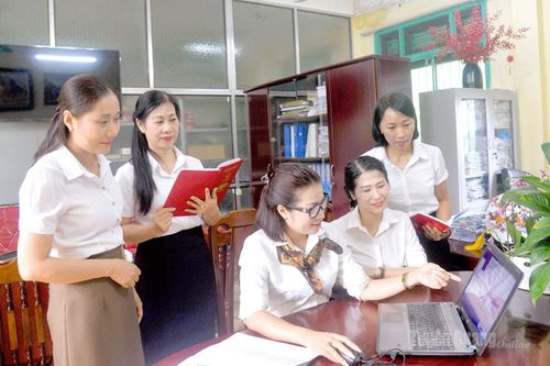 Phát huy vai trò hạt nhân chính trị trong trường học