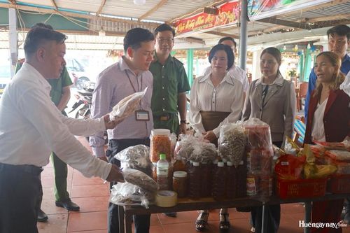 Xã Chân Mây - Lăng Cô công bố đường dây nóng tiếp nhận phản ánh của người dân